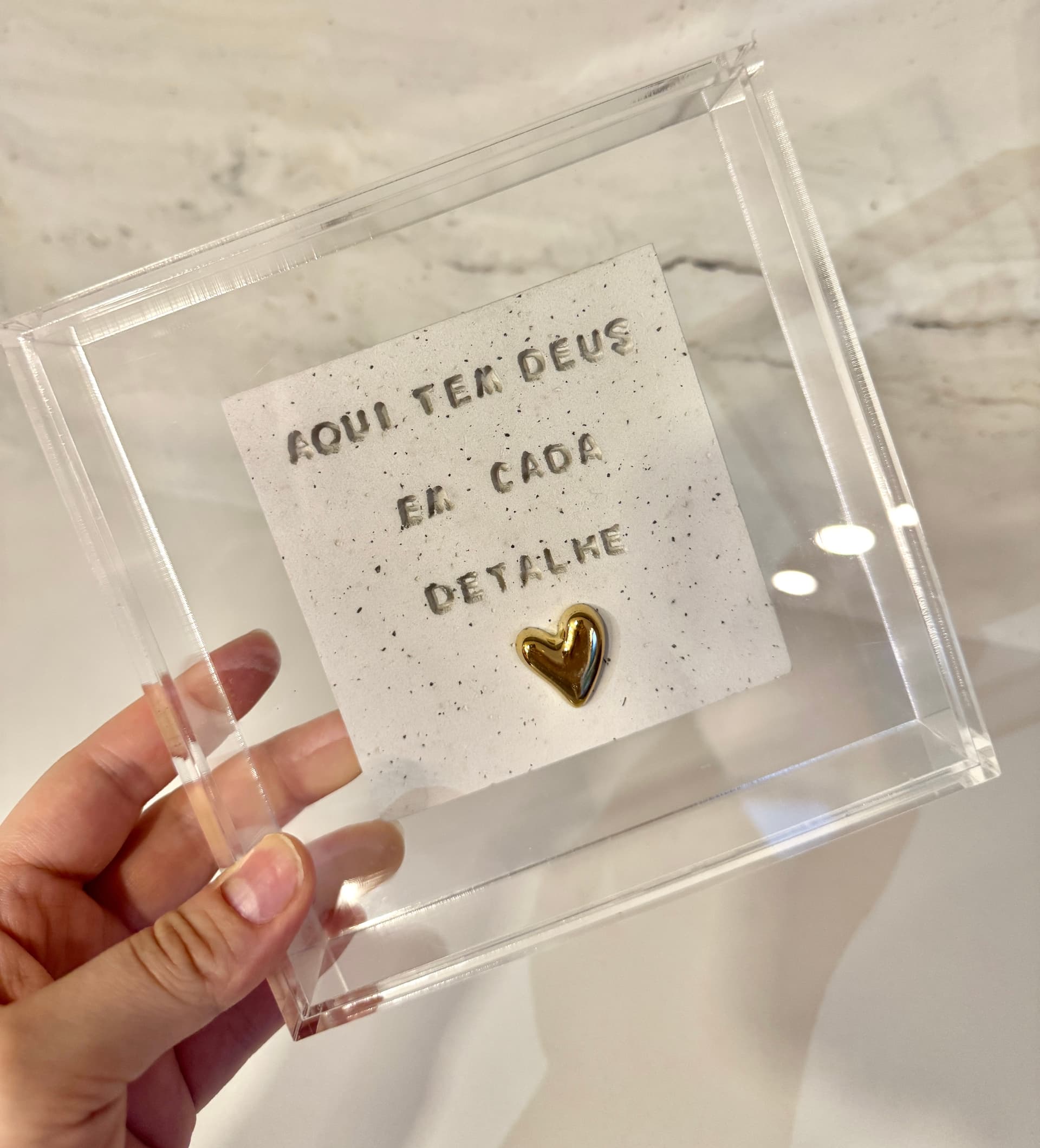 Detalhe de quadro em acrílico, peça da linha acrílico